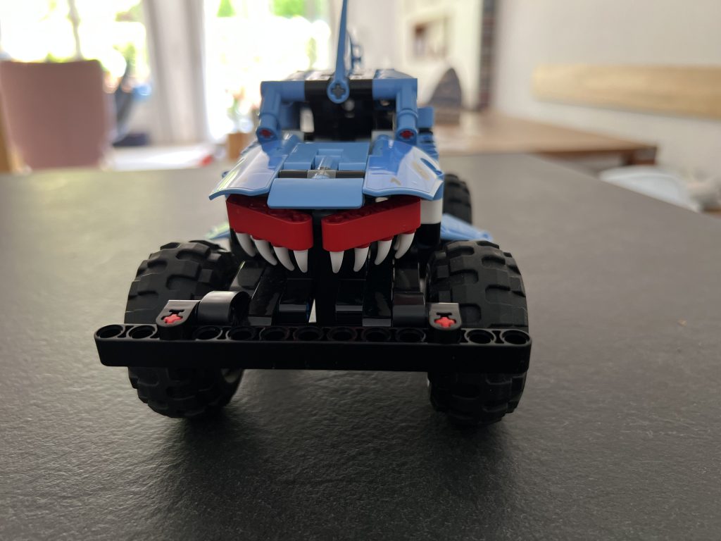LEGO Monster Jam - Monster Truck Megalodon 42134 im Test