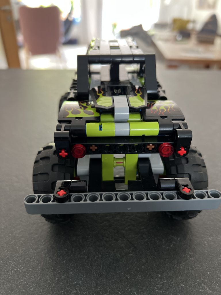 LEGO Monster Jam - Monster Truck Grave Digger 42118 im Test