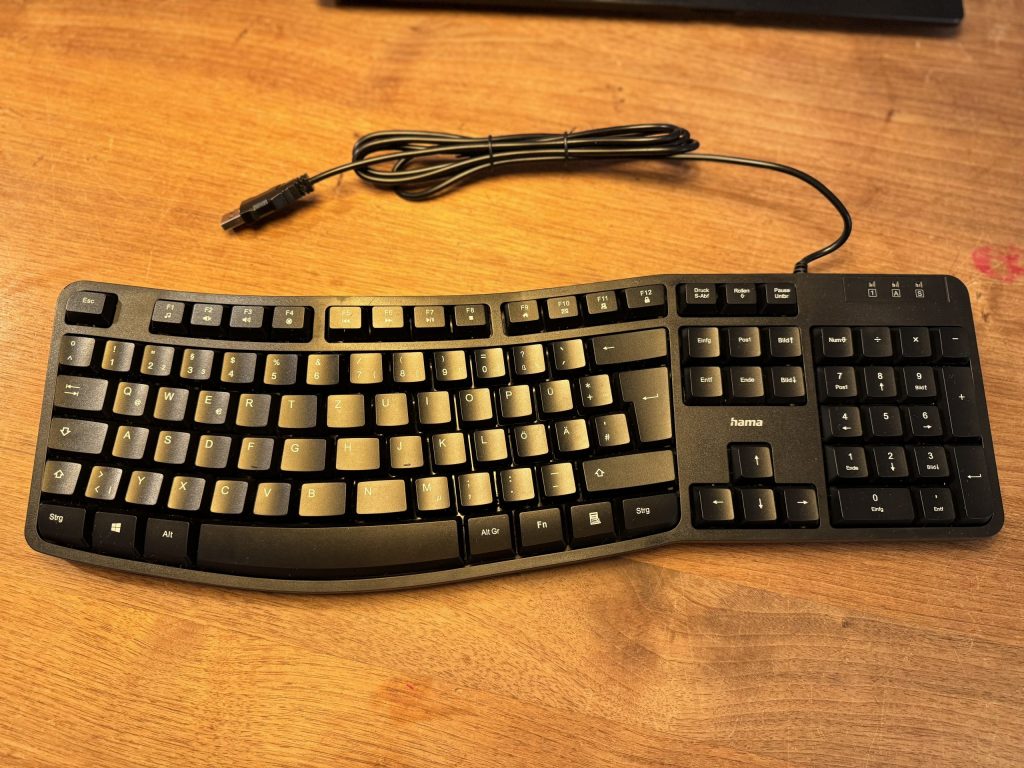 Hama EKC-400 – ergonomische Tastatur im Test