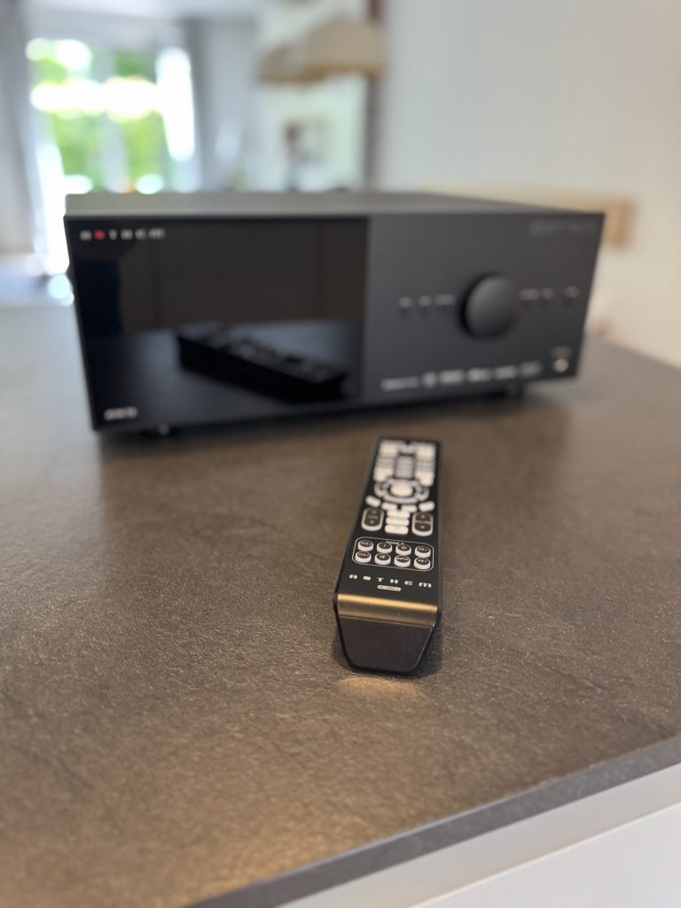 Anthem AVM70 mit Fernbedienung