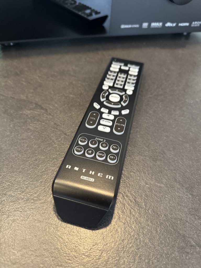 Anthem AVM70 mit Fernbedienung im Detail
