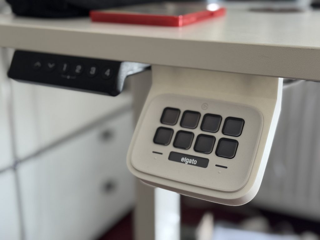 Bambu Lab H2D Druck einer Halterung für den Schreibtisch - Elgato Stream Deck