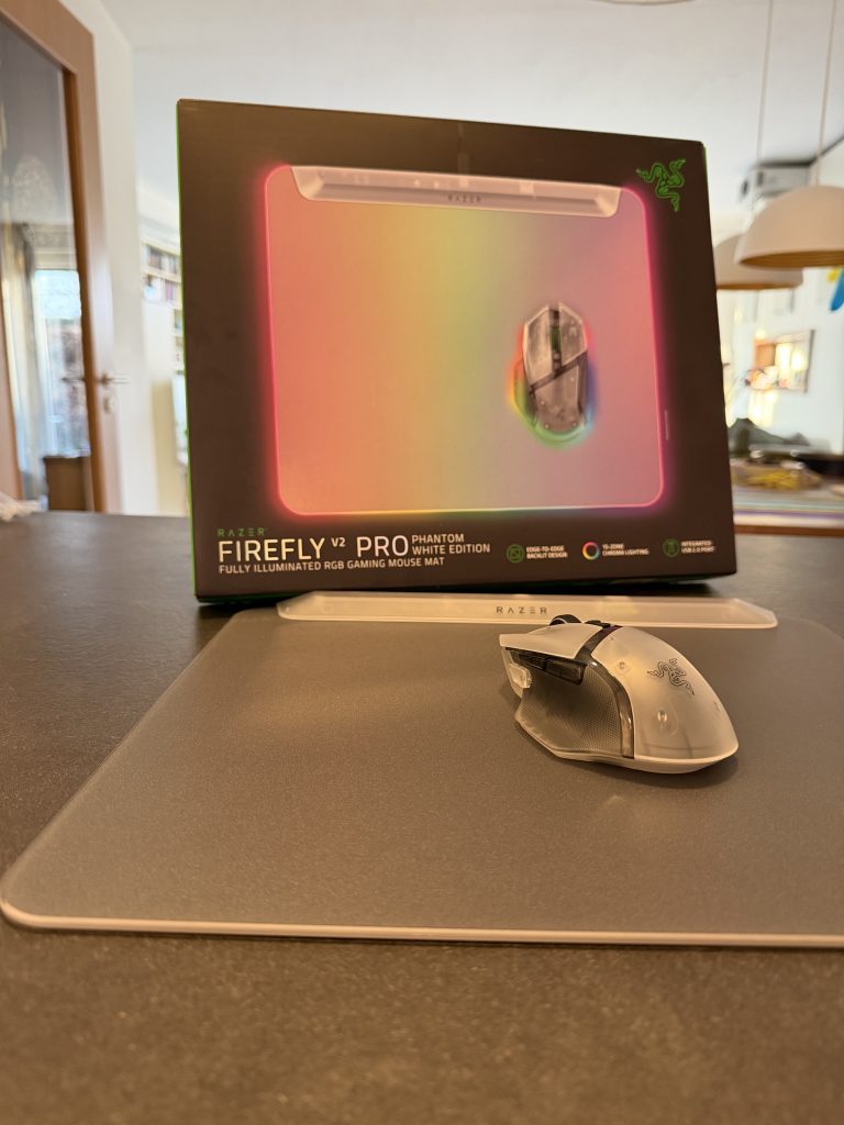Razer Firefly Pro Mauspad und Gaming-Maus Razer Basilisk V3 Pro 35K im Test
