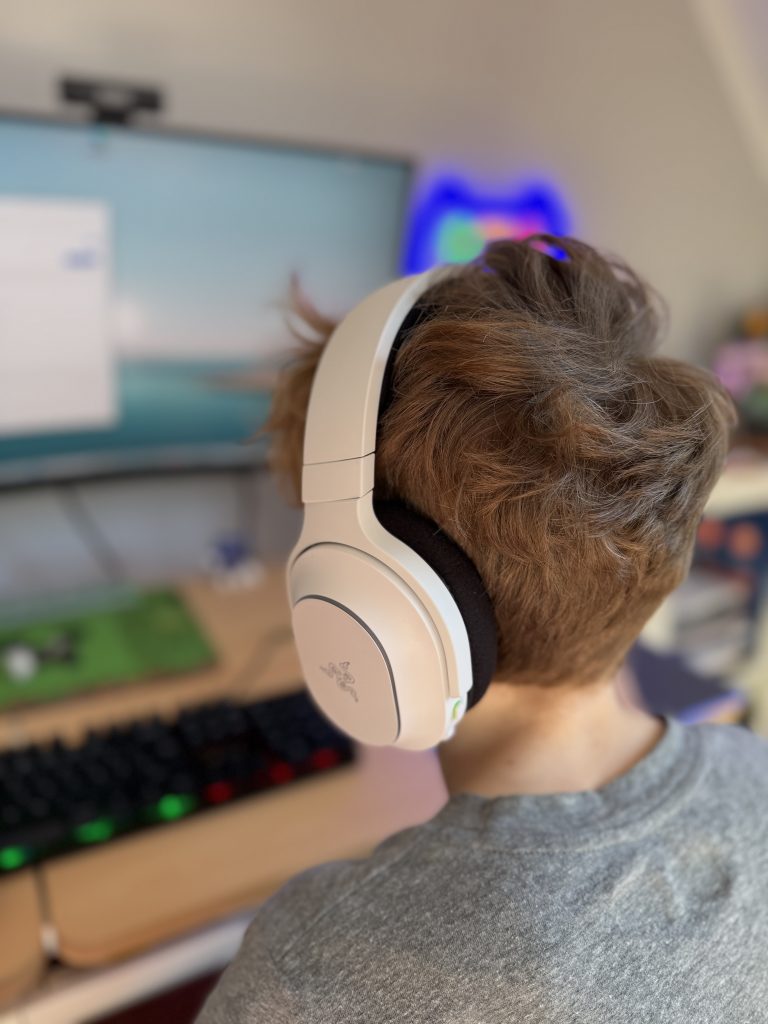 Razer Barracuda X Chroma Headset im Test
