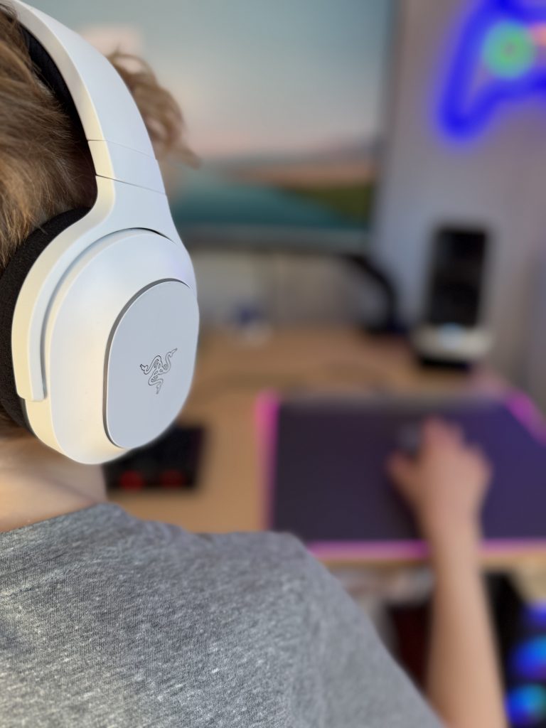 Razer Barracuda X Chroma Headset im Test