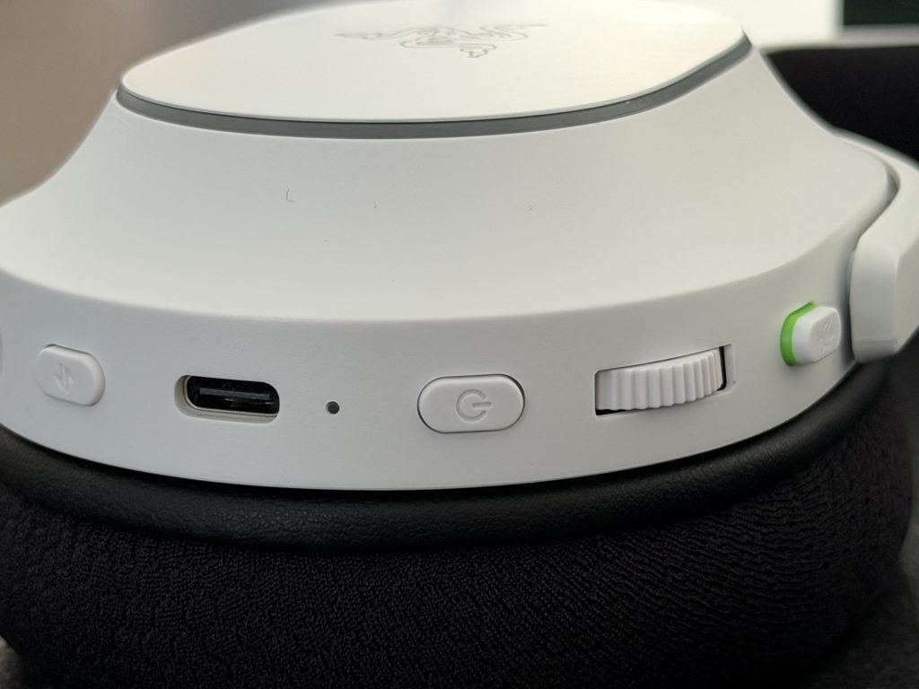 Razer Barracuda X Chroma Headset im Test