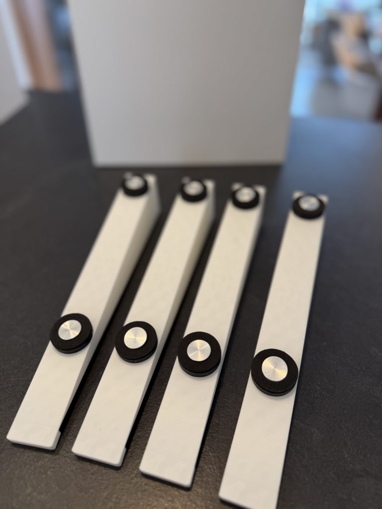 KEF Q1 Meta mit 3D Druck Keilen