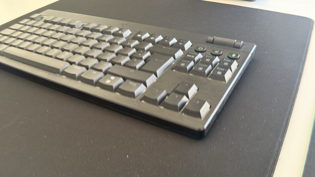 BlackWidow V4 Low-Profile HyperSpeed TKL im Test